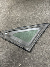Load image into Gallery viewer, 2016-2021 MERCEDES METRIS FRONT PASSENGER DOOR WINDOW (RH) (P)