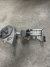 Load image into Gallery viewer, 2012-2015 FIAT 500 MANUAL TRANSMISSION GEAR SHIFT SHIFTER (P)