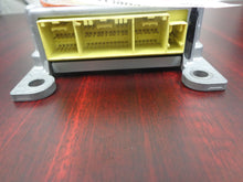 Load image into Gallery viewer, NISSAN Armada AIRBAG Control Module P/N 988207S606 (P)