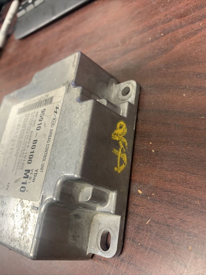 KIA FORTE AIRBAG CONTROL MODULE P/N 95910B0100M10 (P) Airbag Master Tech