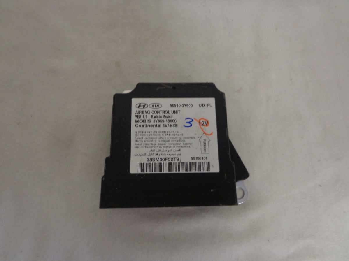 Hyundai Elantra Airbag Module P/N 959103Y600 (P) Airbag Master Tech