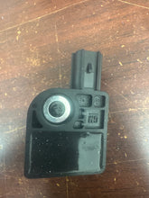 Load image into Gallery viewer, CHEVROLET CADILLAC BUICK FRONT IMPACT SENSOR (P) PN: 1357-8678