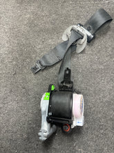 Load image into Gallery viewer, 2012-2017 HYUNDAI ACCENT FRONT LEFT SIDE SEATBELT (LH) (P)