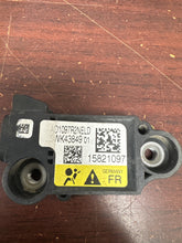 Load image into Gallery viewer, CHEVROLET MALIBU FRONT RIGHT IMPACT SENSOR (P) PN: 15821097