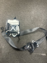 Load image into Gallery viewer, 2021-2024 CADILLAC ESCALADE FRONT PASSENGER SEATBELT (RH)P PN:85533056