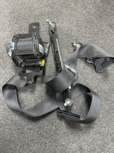 2015-2019 CHRYSLER 300 FRONT RIGHT PASSENGER SEATBELT RETRACTOR (RH) (P)