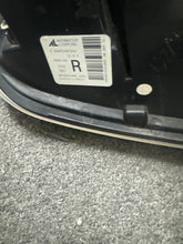 Load image into Gallery viewer, 2012-2015 FIAT 500 RIGHT PASSENGER TAIL LIGHT (RH) (P)