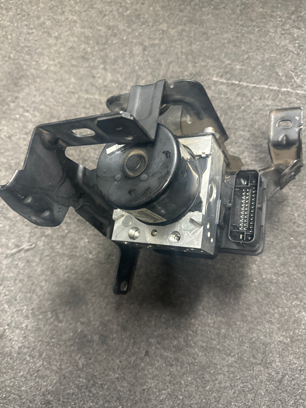 2016-2022 RAM PROMASTER CITY ABS ANTI LOCK BRAKE PUMP ASSEMBLY & BRACKET (P)