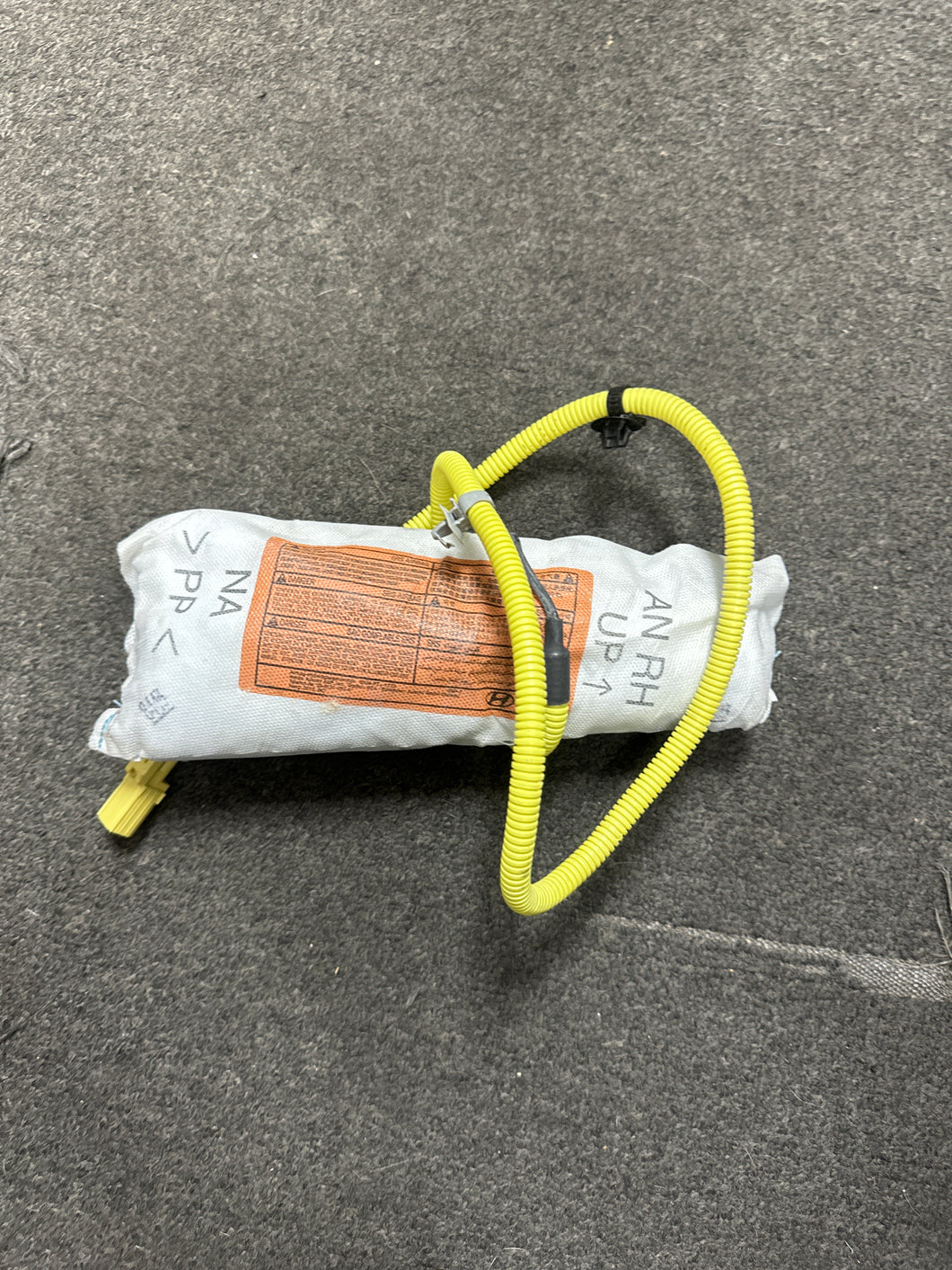2013-2018 HYUNDAI SANTA FE SPORT PASSENGER SEAT AIRBAG (RH) (P) PN:88920-4Z500