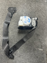 Load image into Gallery viewer, 2007-2013 BMW X5 LEFT DRIVER SEATBELT RETRACTOR (LH) (P)