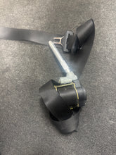 Load image into Gallery viewer, 2003-2006 MERCEDES SPRINTER PASSENGER FRONT SEATBELT W/PRETENSIONER (RH) (P)