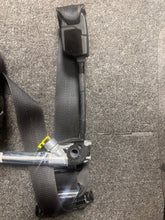 Load image into Gallery viewer, 2015-2017 CHRYSLER 200 FRONT DRIVER SEATBELT W/PRE-TENSIONER (LH) (P)