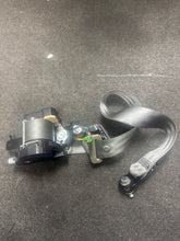 Load image into Gallery viewer, 2006-2008 SUZUKI FORENZA FRONT RIGHT PASSENGER SEATBELT (RH) (P)