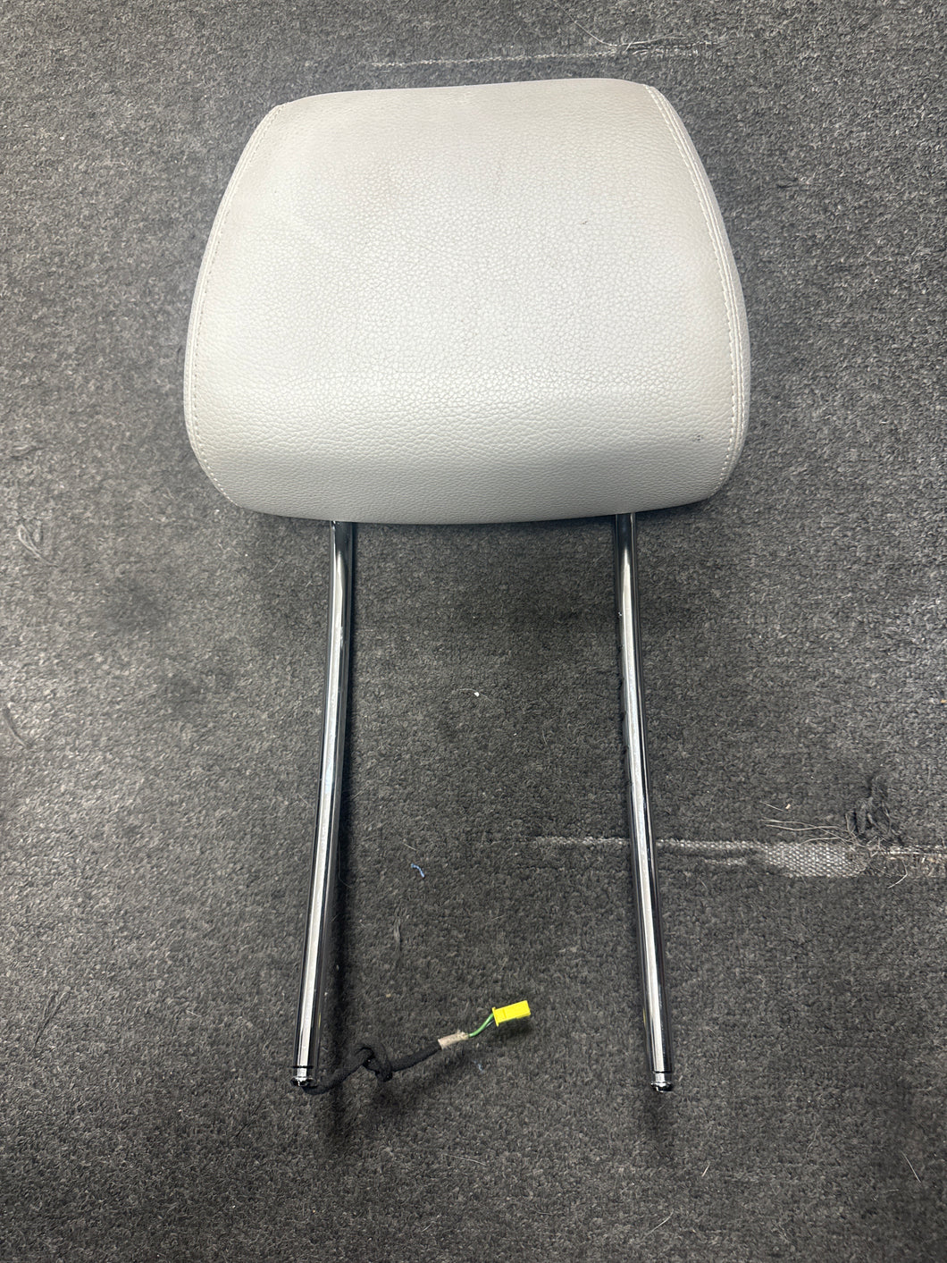2010-2016 MERCEDES W212 E350 E400 FRONT SEAT HEADREST (LH+RH) (P)