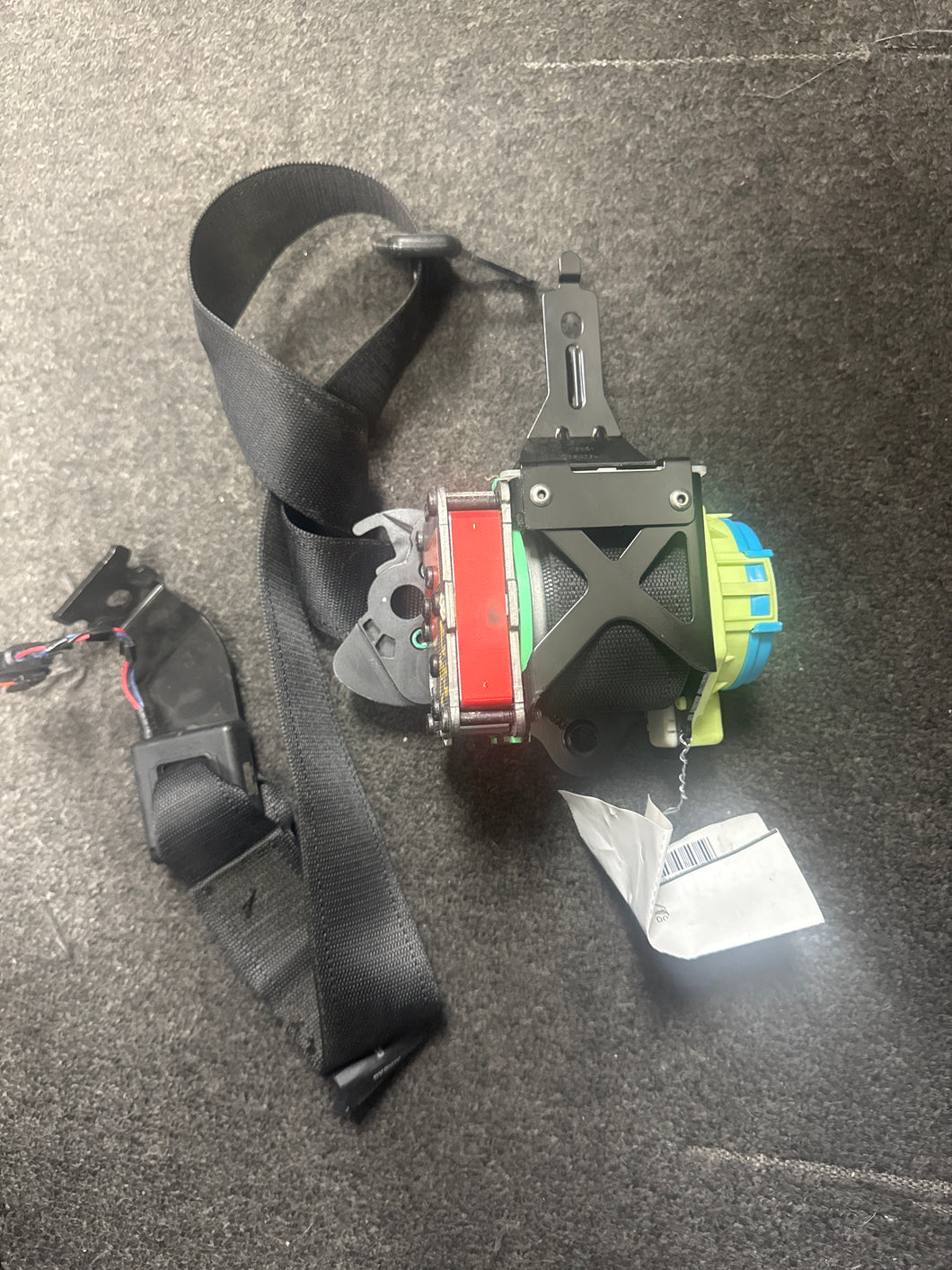 2004-2008 SAAB 9-3 RIGHT PASSENGER SEATBELT (RH) (P)