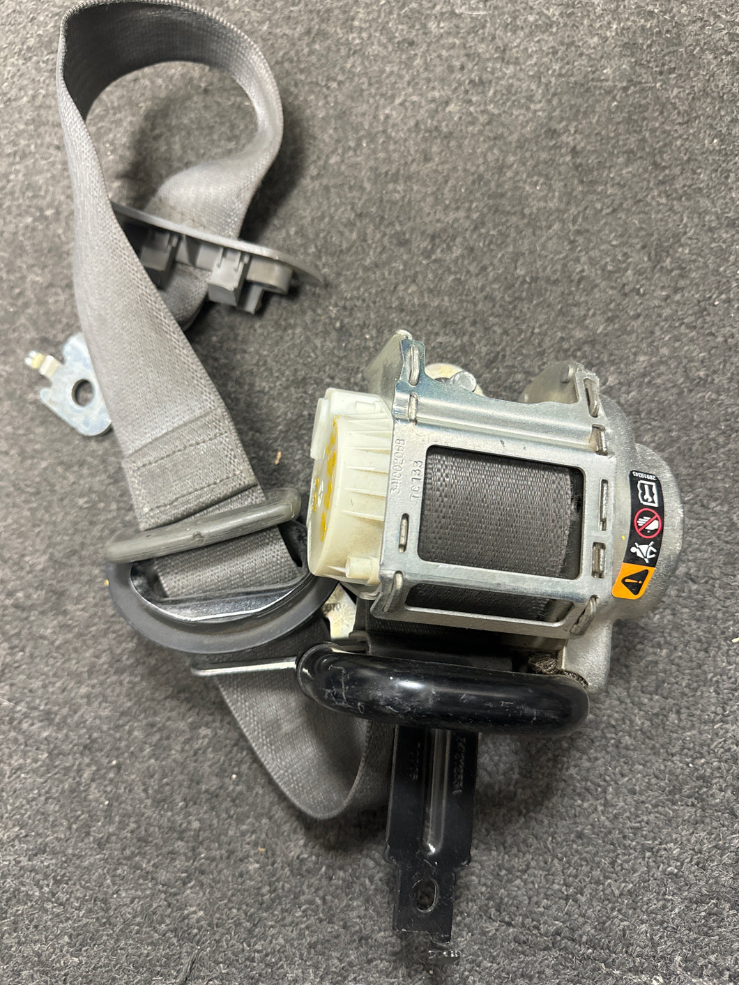 2017-2019 CHEVROLET SILVERADO FRONT PASSENGER SEATBELT (RH) (P)