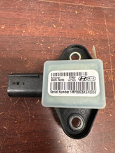 Load image into Gallery viewer, KIA FORTE PASSENGER RIGHT FRONT IMPACT SENSOR (P) PN: 95920-1M200