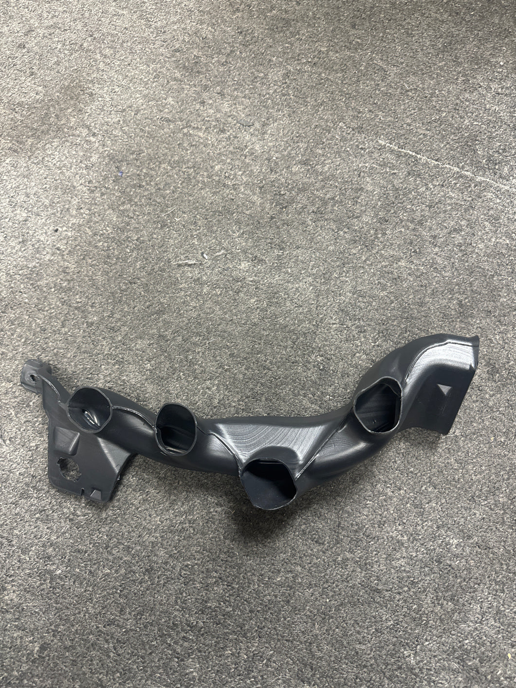 2021-2022 CADILLAC XT5 DRIVER SIDE FLOOR FRONT AIR OUTLET DUCT (P)