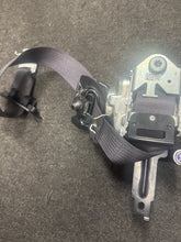 Load image into Gallery viewer, 2014-2016 CHEVROLET SILVERADO SIERRA 2500/3500 FRONT LEFT DRIVER SEATBELT (LH) (P) COCOA