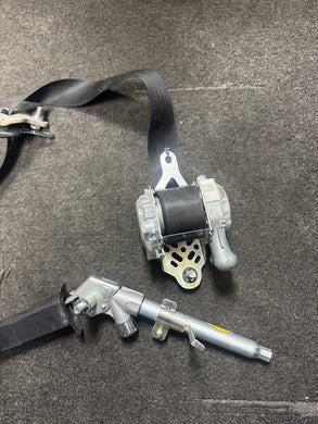2014-2018 SUBARU FORESTER FRONT RIGHT PASSENGER SEATBELT RETRACTOR (RH) (P)