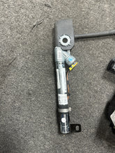 Load image into Gallery viewer, 2019-2023 VOLKSWAGEN JETTA MK7 FRONT LEFT DRIVER SEATBELT RETRACTOR PRETENSIONER (LH) (P)
