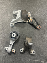 Load image into Gallery viewer, 2016-2018 ACURA ILX MOTOR MOUNT AND TRANSMISSION (P)