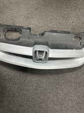 Load image into Gallery viewer, 2001-2003 HONDA CIVIC 2 DOOR CPE FRONT GRILLE (P)