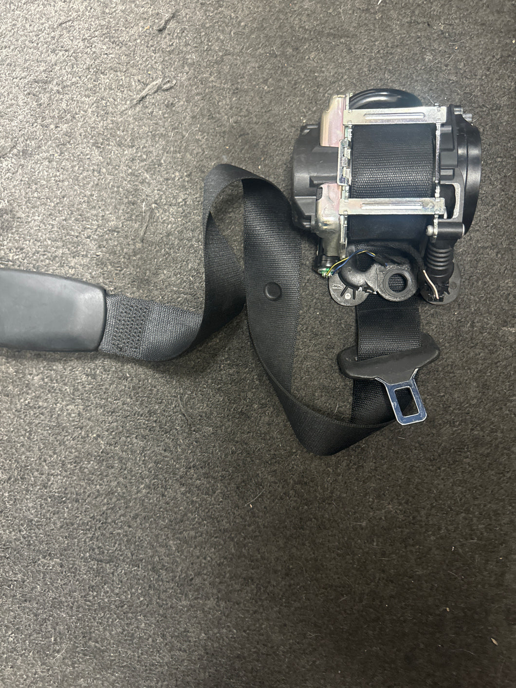 2011-2016 MINI COOPER COUNTRYMAN LEFT DRIVER SEATBELT (LH) (P)