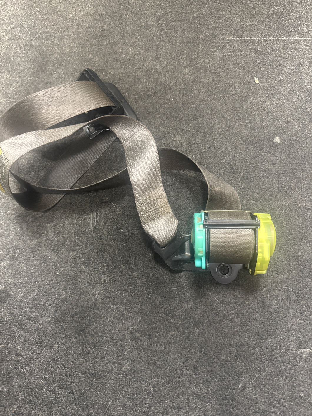 2003-2006 CHEVROLET EXPRESS FRONT RIGHT SEATBELT (RH) (P)