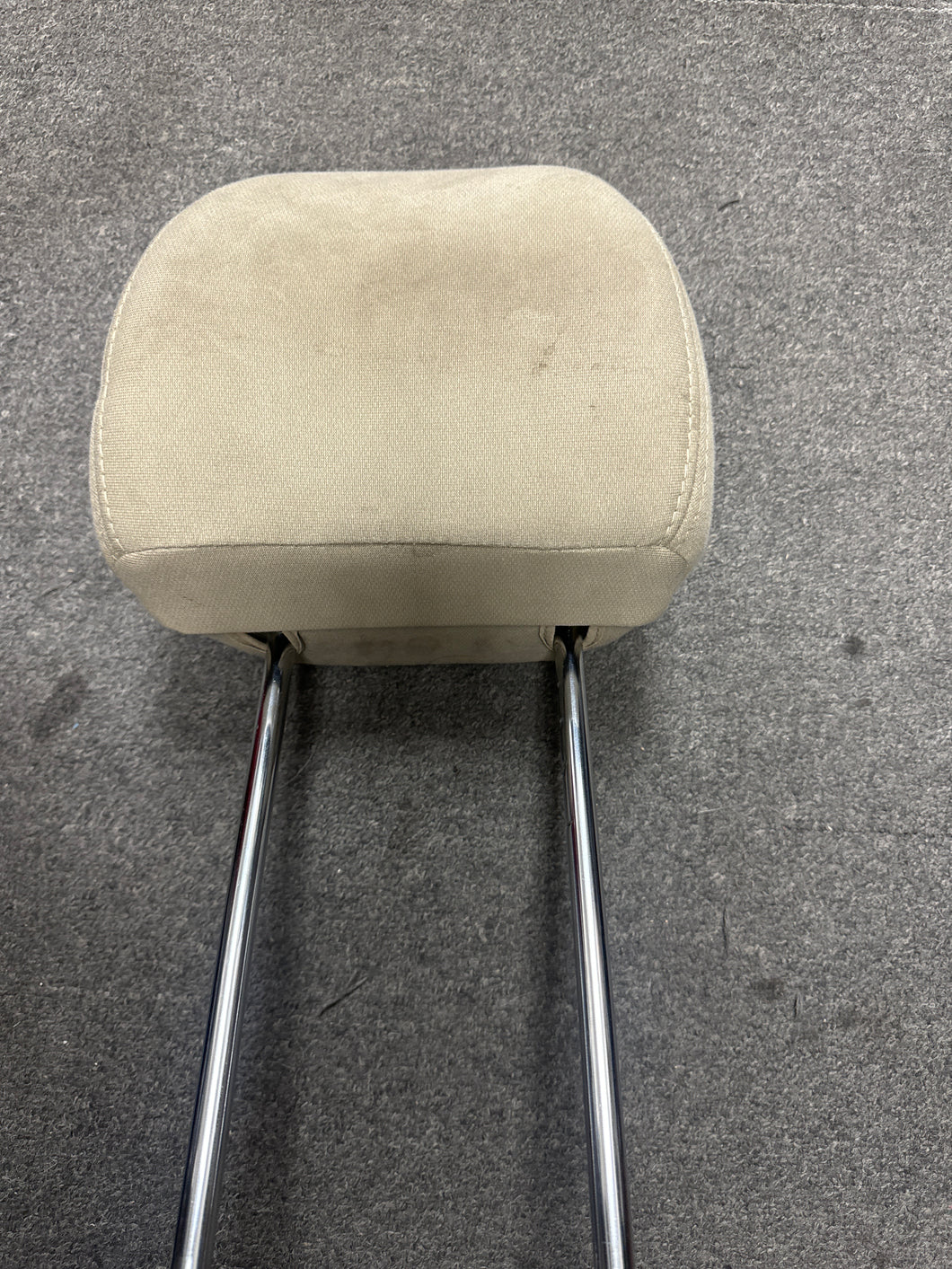 2011-2014 KIA SORENTO FRONT SEAT HEADREST (LH+RH) (P) BEIGE
