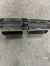Load image into Gallery viewer, 2018-2020 TOYOTA CAMRY DASHBOARD CENTER OUTER AIR VENT GRILLE (P)