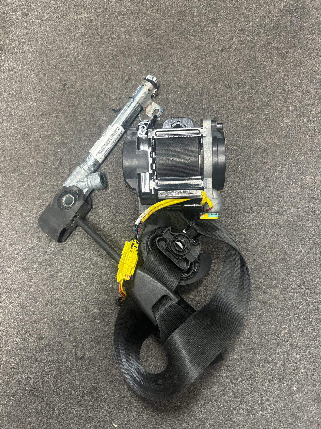 2012-2015 VOLKSWAGEN PASSAT FRONT LEFT DRIVER SEATBELT RETRACTOR (LH) (P)