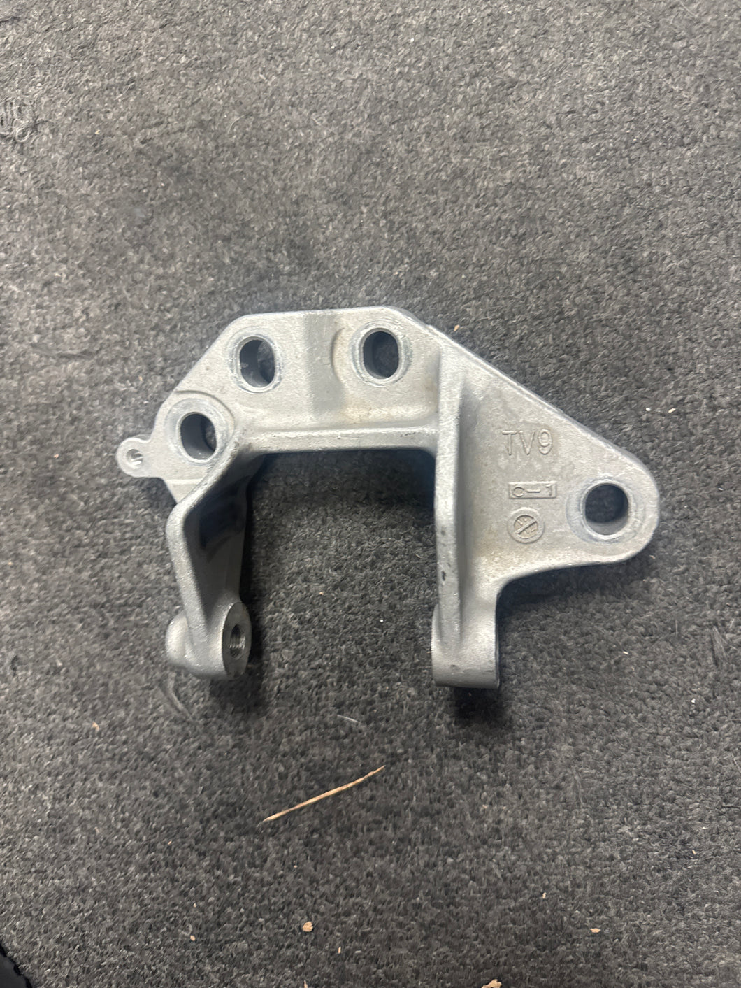 2016-2022 ACURA ILX LEFT SIDE ENGINE MOTOR MOUNT BRACKET SUPPORT (P)
