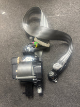 Load image into Gallery viewer, 2006-2008 SUZUKI FORENZA FRONT RIGHT PASSENGER SEATBELT (RH) (P)