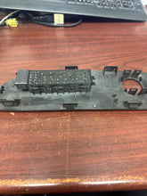Load image into Gallery viewer, 2008-2012 BUICK ENCLAVE FRONT RIGHT SEAT CONTROL SWITCH (P)
