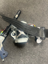 Load image into Gallery viewer, 2013-2018 HYUNDAI SANTA FE RIGHT SIDE SEATBELT RETRACTOR  (RH) (P)