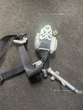 Load image into Gallery viewer, 2014-2018 SUBARU FORESTER FRONT RIGHT PASSENGER SEATBELT RETRACTOR (RH) (P)