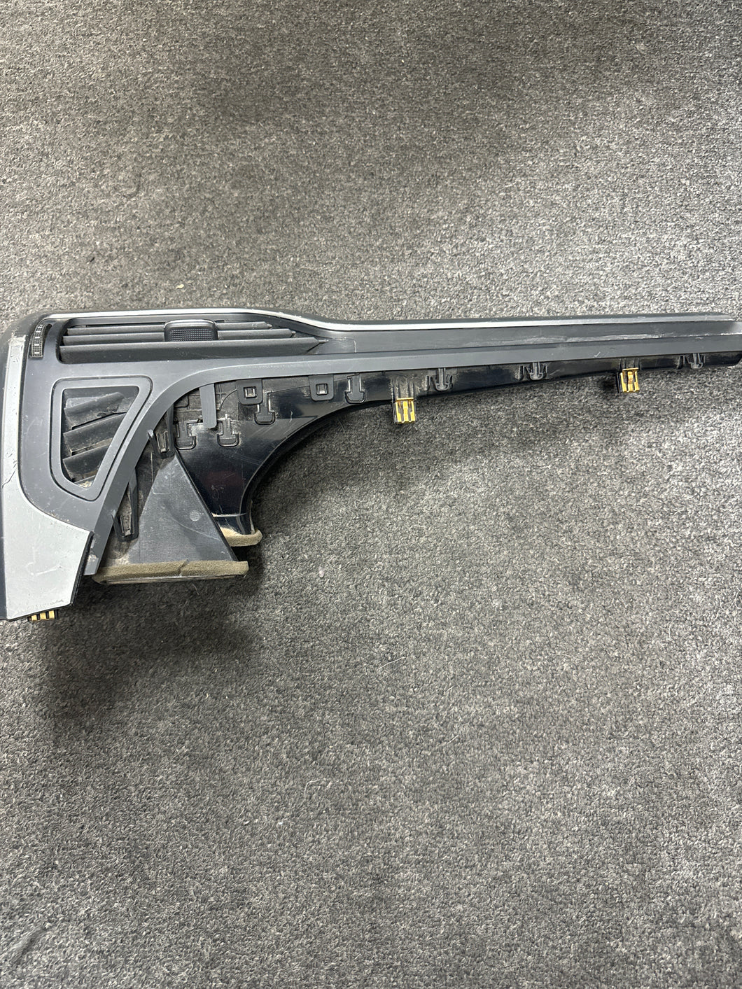 2017 GMC SUBURBAN FRONT RIGHT OUTER DASH A/C AIR VENT (RHO) (P)