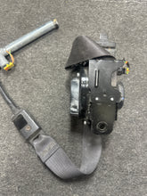 Load image into Gallery viewer, 2010-2012 GM CHEVROLET SATURN GMC FRONT PASSENGER SIDE SEATBELT &amp; BUCKLE (RH) (P)