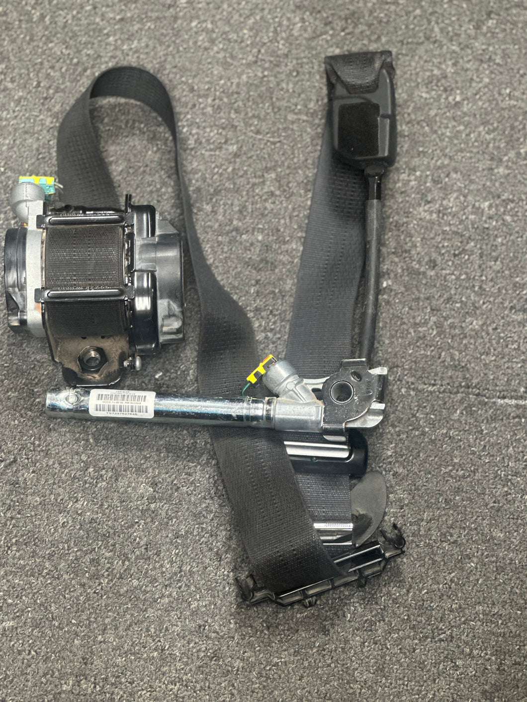 2015-2017 CHRYSLER 200 FRONT DRIVER SEATBELT W/PRE-TENSIONER (LH) (P)