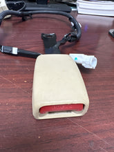 Load image into Gallery viewer, 2014-2017 TOYOTA COROLLA FRONT LEFT DRIVER SEATBEAT LATCH BUCKLE (LH) (P)