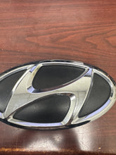 Load image into Gallery viewer, 2020-2022 HYUNDAI IONIQ GRILLE EMBLEM (P)
