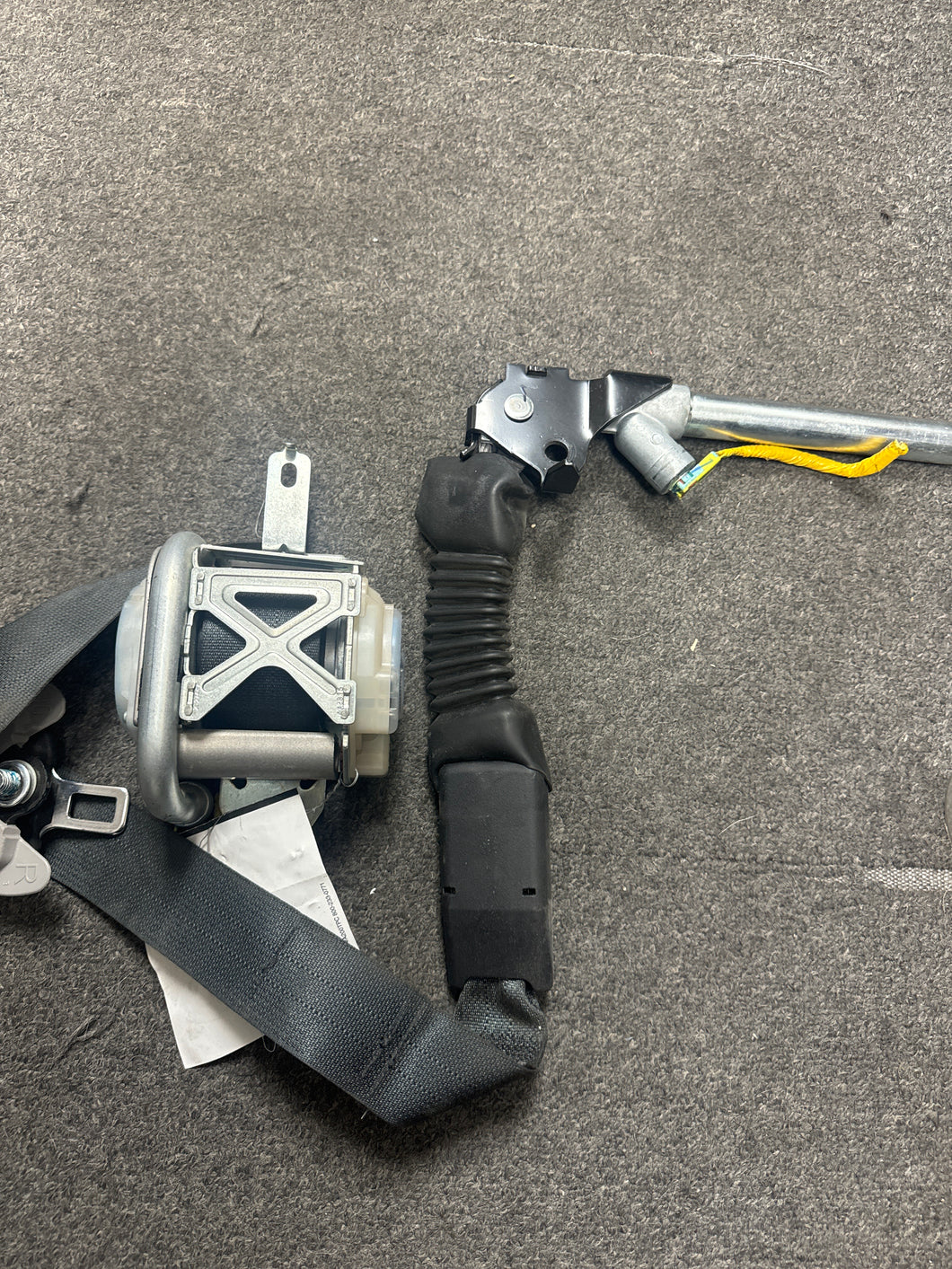 2013-2016 HYUNDAI ELANTRA PASSENGER RIGHT SEATBELT RETRACTOR (RH) (P)