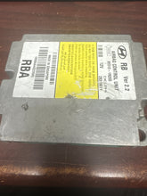 Load image into Gallery viewer, HYUNDAI ACCENT AIRBAG CONTROL MODULE PN: 95910-1R200 (P)
