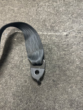 Load image into Gallery viewer, 2009-2014 MAZDA 5 FRONT PASSENGER SEATBELT RETRACTOR (RH) (P)
