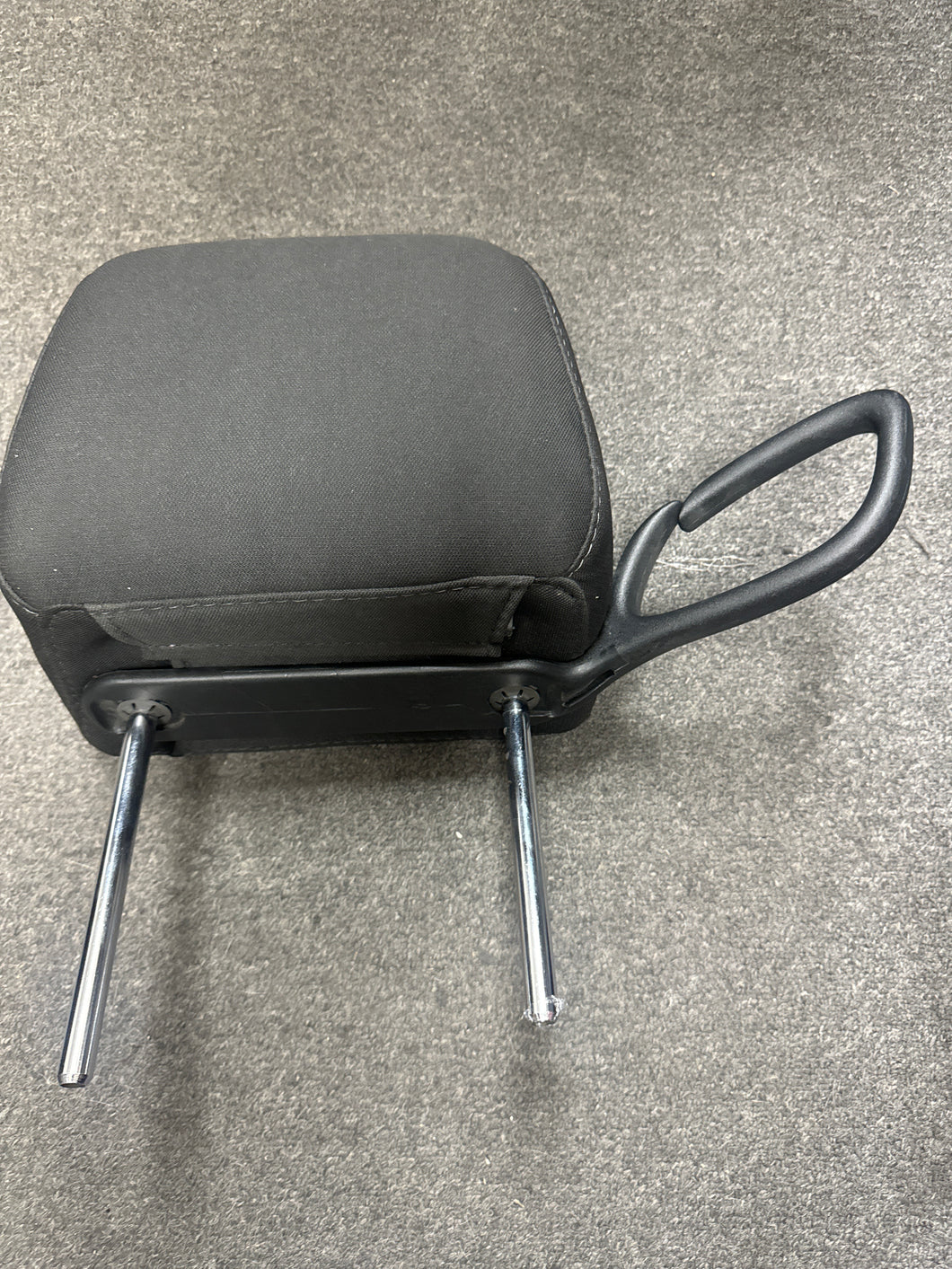 2011-2014 DODGE CHALLENGER FRONT DRIVER SEAT HEADREST (LH) (P)