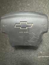 Load image into Gallery viewer, 2003-2007 CHEVROLET TRAILBLAZER DRIVER STEERING WHEEL AIRBAG (P)