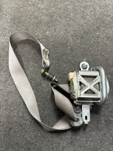 Load image into Gallery viewer, 2004-2012 NISSAN TITAN FRONT DRIVER SEATBELT RETRACTOR (LH) (P) GRAY