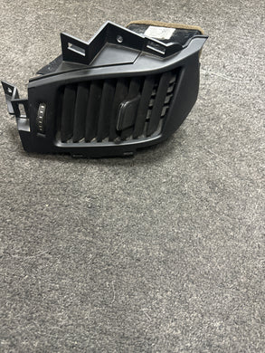 2017 GMC SUBURBAN DRIVER SIDE CENTER A/C AIR VENT (P)