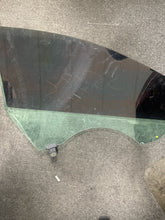 Load image into Gallery viewer, 2011-2015 KIA OPTIMA FRONT LEFT DRIVER DOOR WINDOW GLASS (LH) (P) PN:43R-000384
